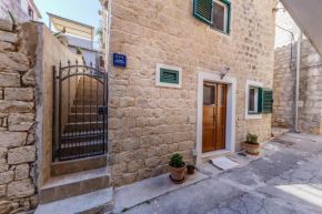Stone House Apartment